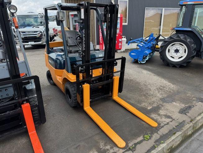 フォークリフト 7FDK20 写真３