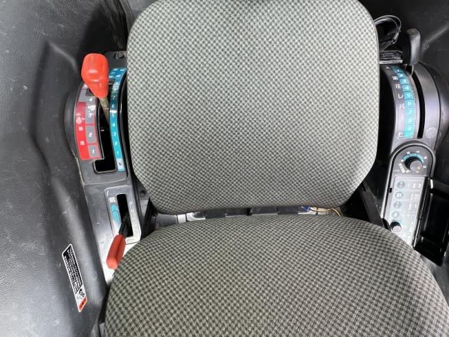 トラクター L270DFQBMAWF6大排気量1647CC 写真８