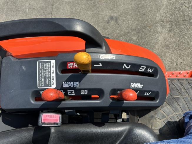 トラクター NB21SPMA 写真５