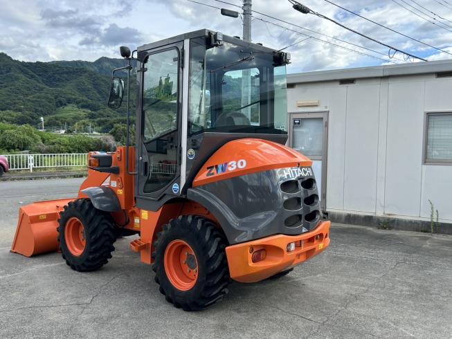 ホイールローダー ZW30 写真３