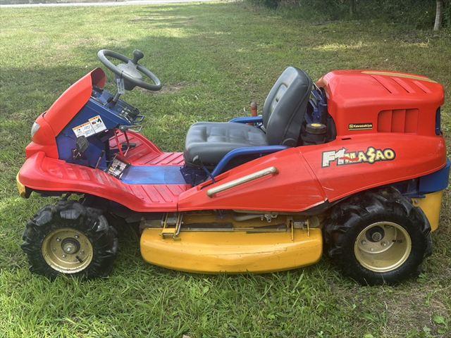 乗用草刈機 CM226 写真２