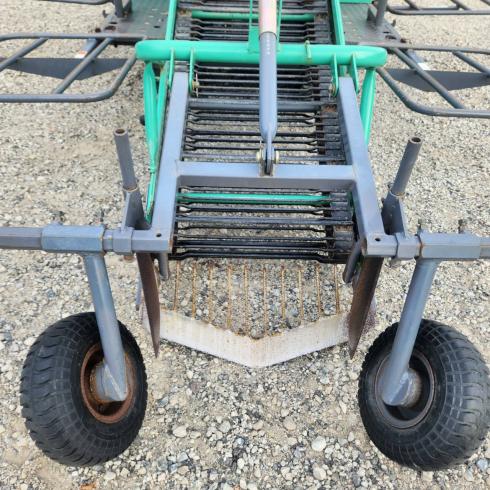 いも類収穫機 HP600 写真８