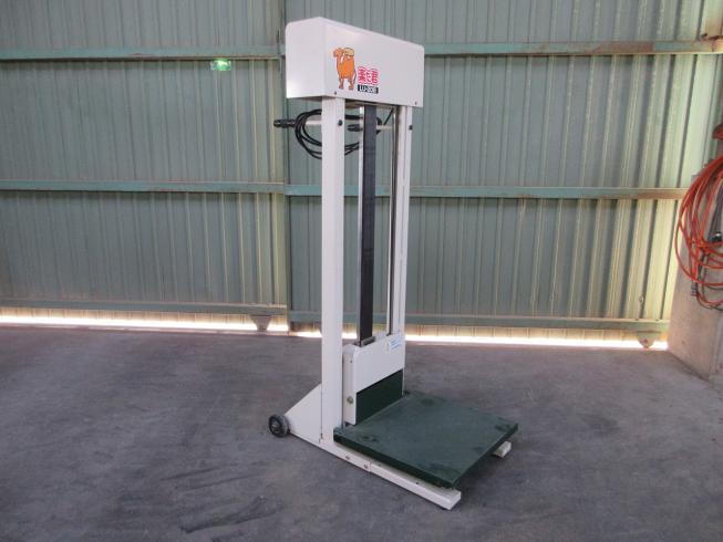 米袋昇降機 LU206 写真２