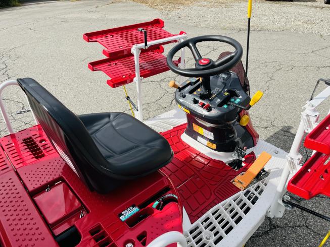 田植機 YR4J 写真８