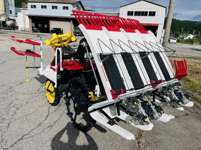 田植機 YR4J 写真４