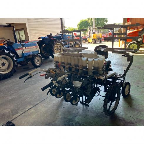 乗用汎用野菜移植機 PH2R,E 写真３