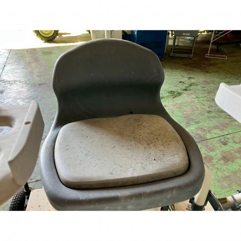 乗用汎用野菜移植機 PH2R,E 写真９