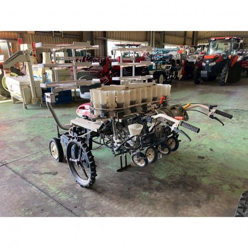 乗用汎用野菜移植機 PH2R,E 写真５