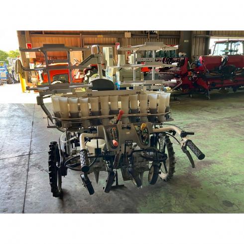 乗用汎用野菜移植機 PH2R,E 写真４