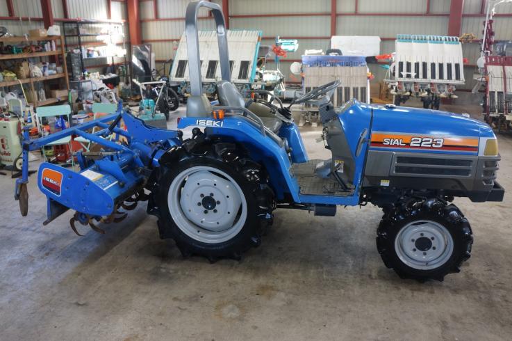 トラクター TF223 写真２