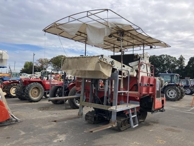 玉葱収穫機 TP1200 写真２