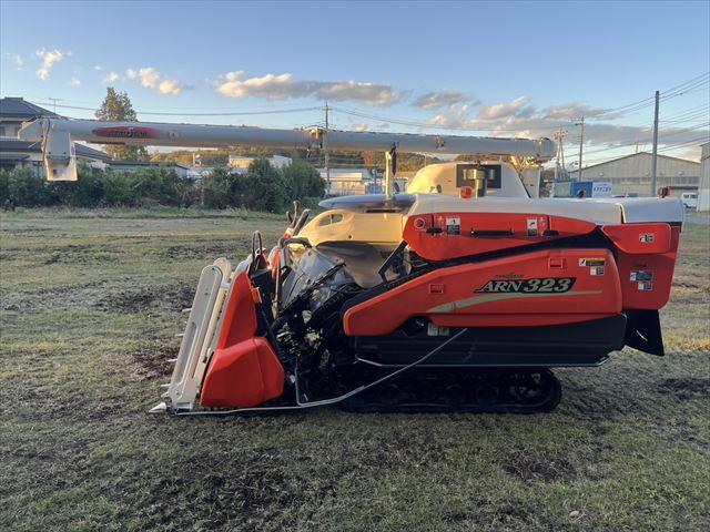 コンバイン ARN323 写真４