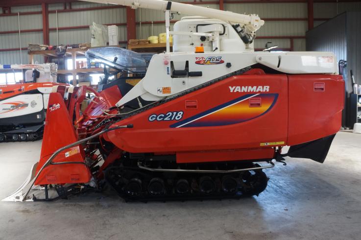 コンバイン GC218 写真４