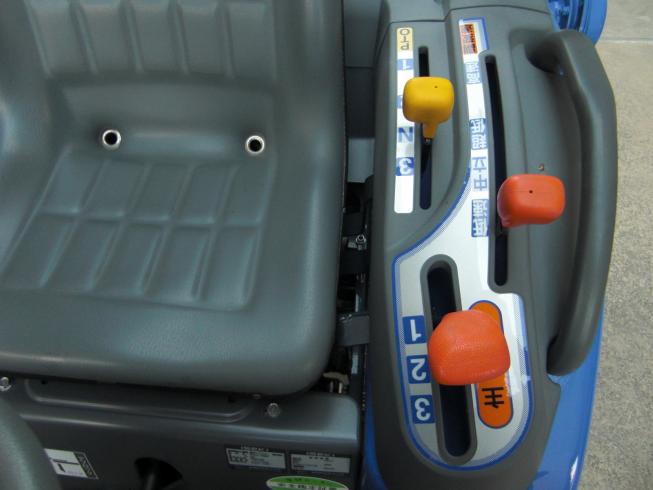 トラクター TM16-KXZA2V   小型フル装備！　低アワー機！　 写真５