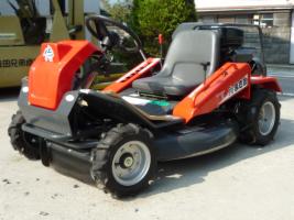 筑水キャニコム 草刈機(乗用モア) 写真