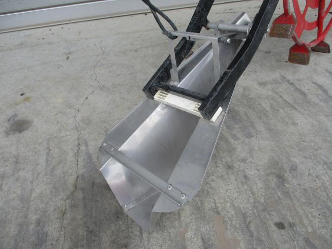 乗用式溝切機  MKF-A415 写真3