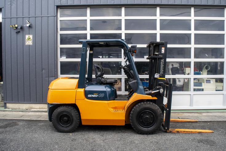 フォークリフト 02-7FDK40 写真2