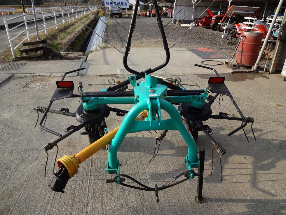 【福岡県みやま市】タカキタ ロータリーテッダ RT2610 ジョイント付 集草機 福岡県みやま市】タカキタ ロータリーテッダ RT2610 ジョイント