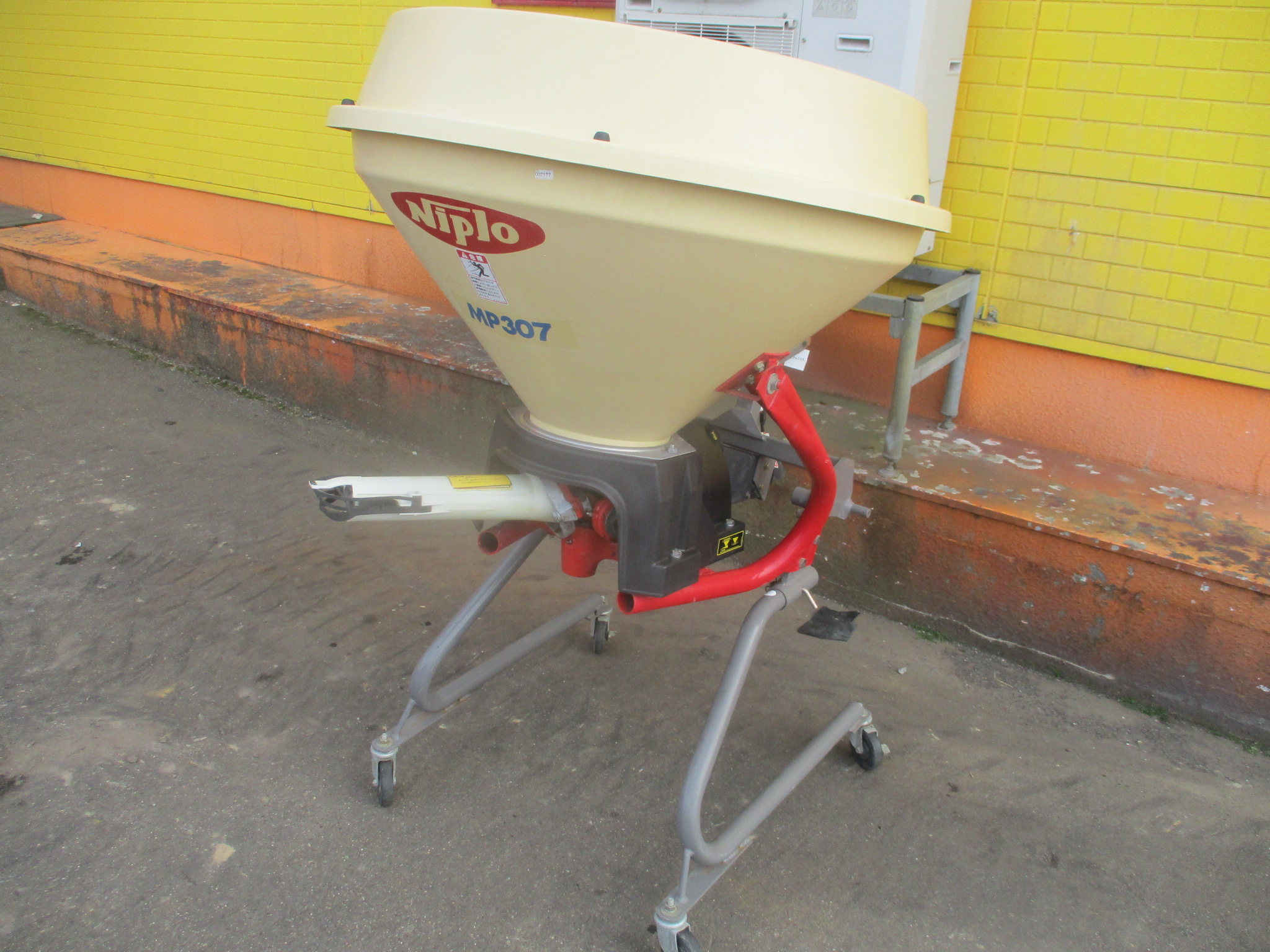 ブロードキャスター ニプロ 肥料散布機 フリッカー MP307 電動リモコン