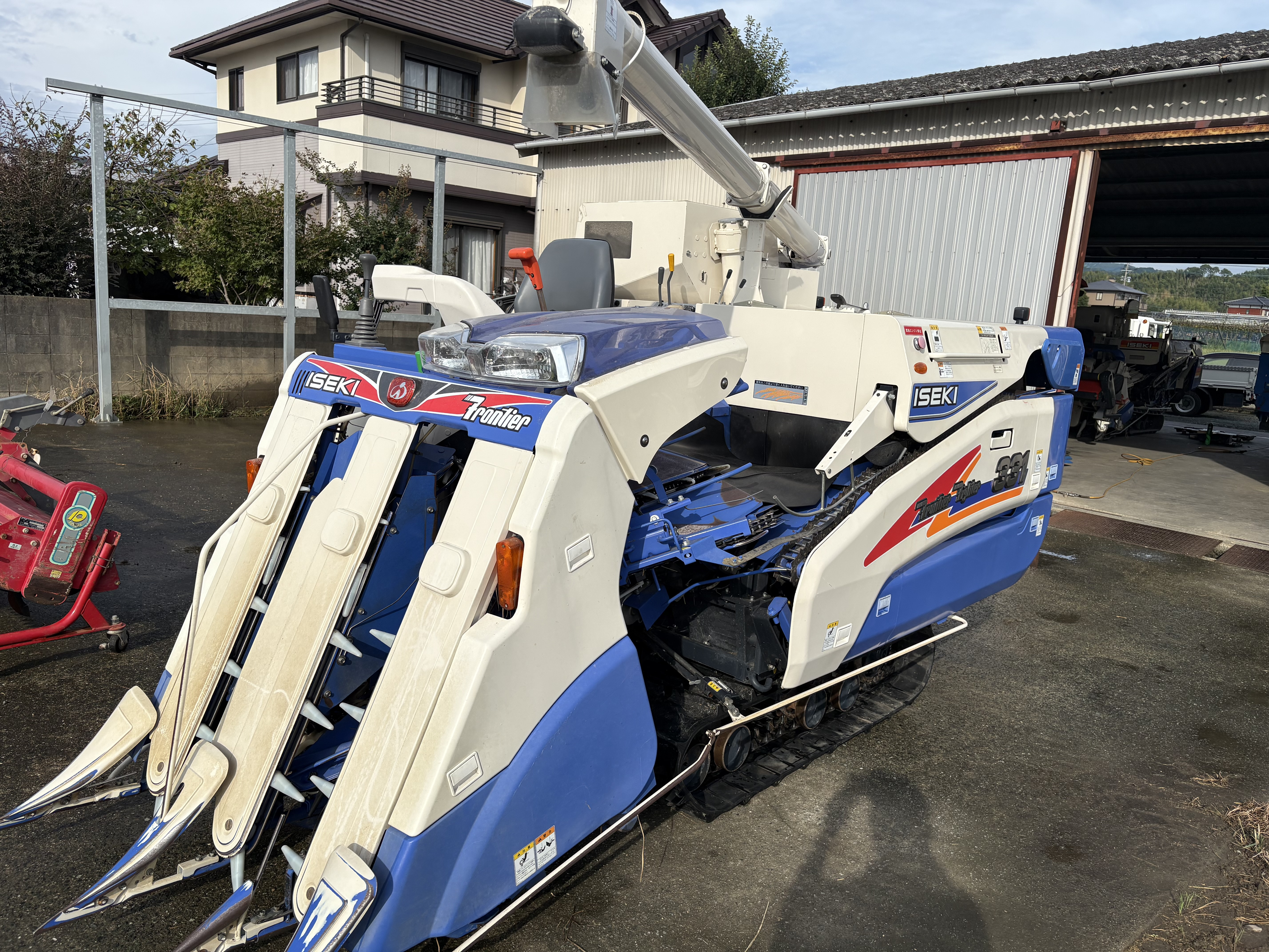 【高騰中】センパイとコウハイ 中古コンバインイセキHFG331GVDW商品詳細【中古農機具販売 UMM】