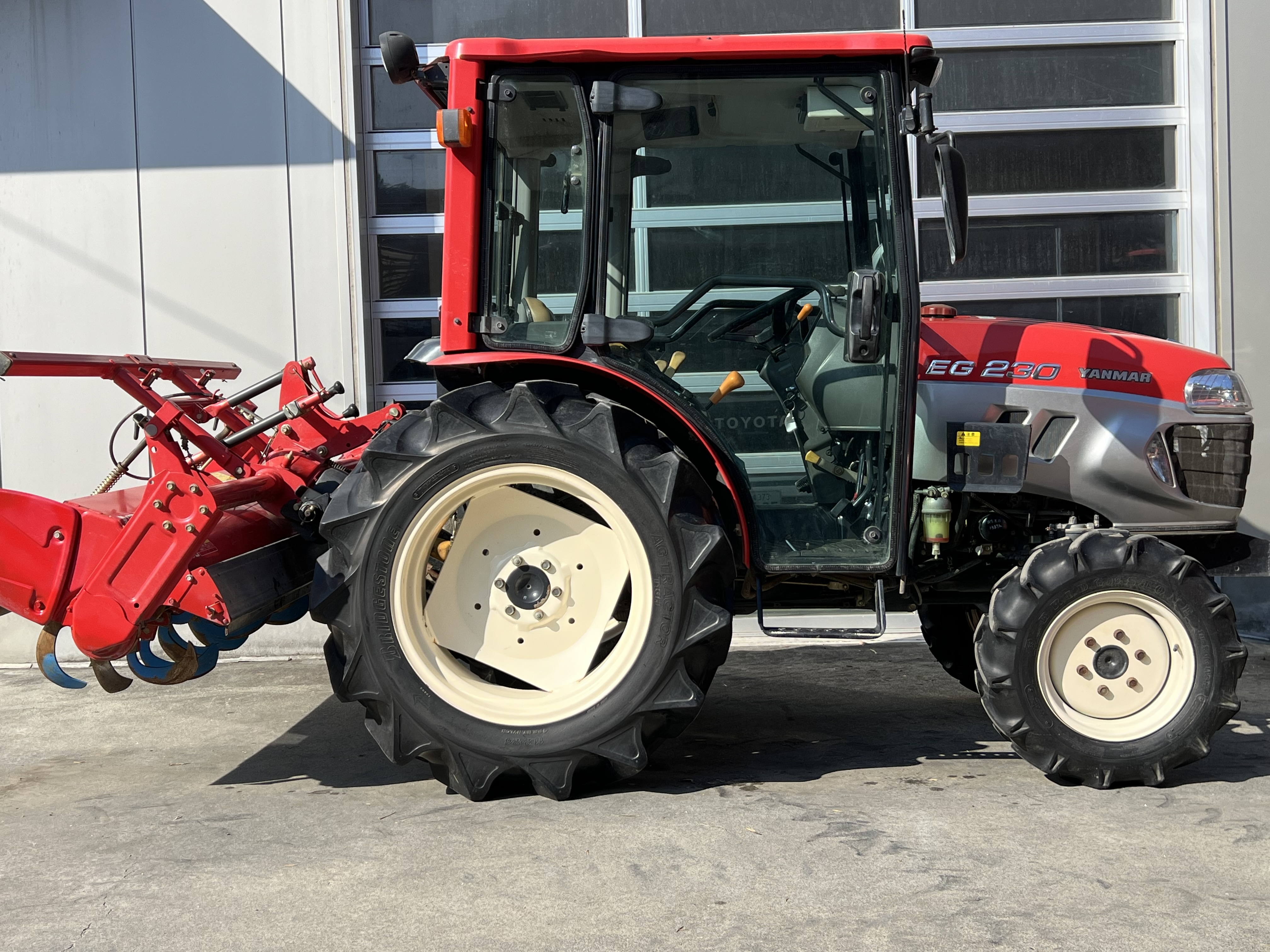 トラクター EG230 写真1