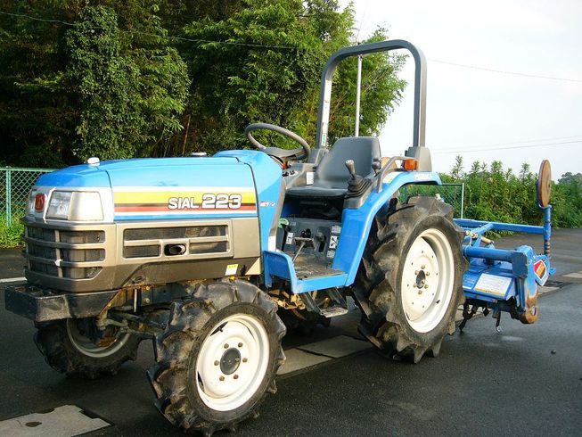 トラクター TF223 写真２