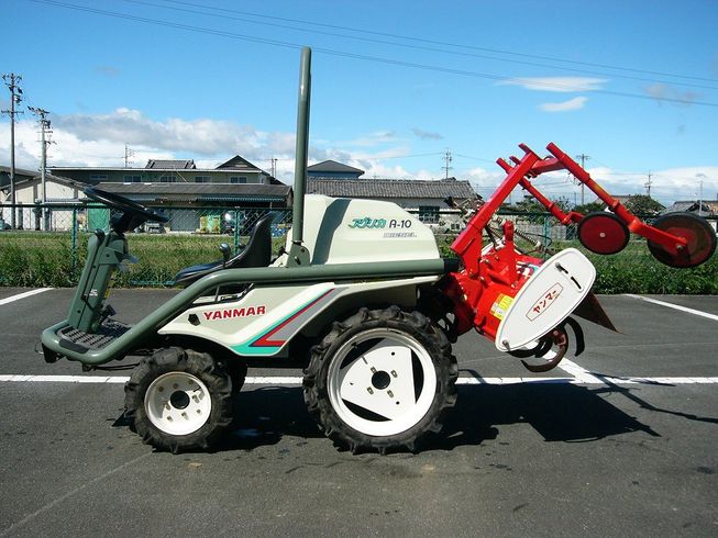 乗用耕運機 アグリカA-10D 写真２