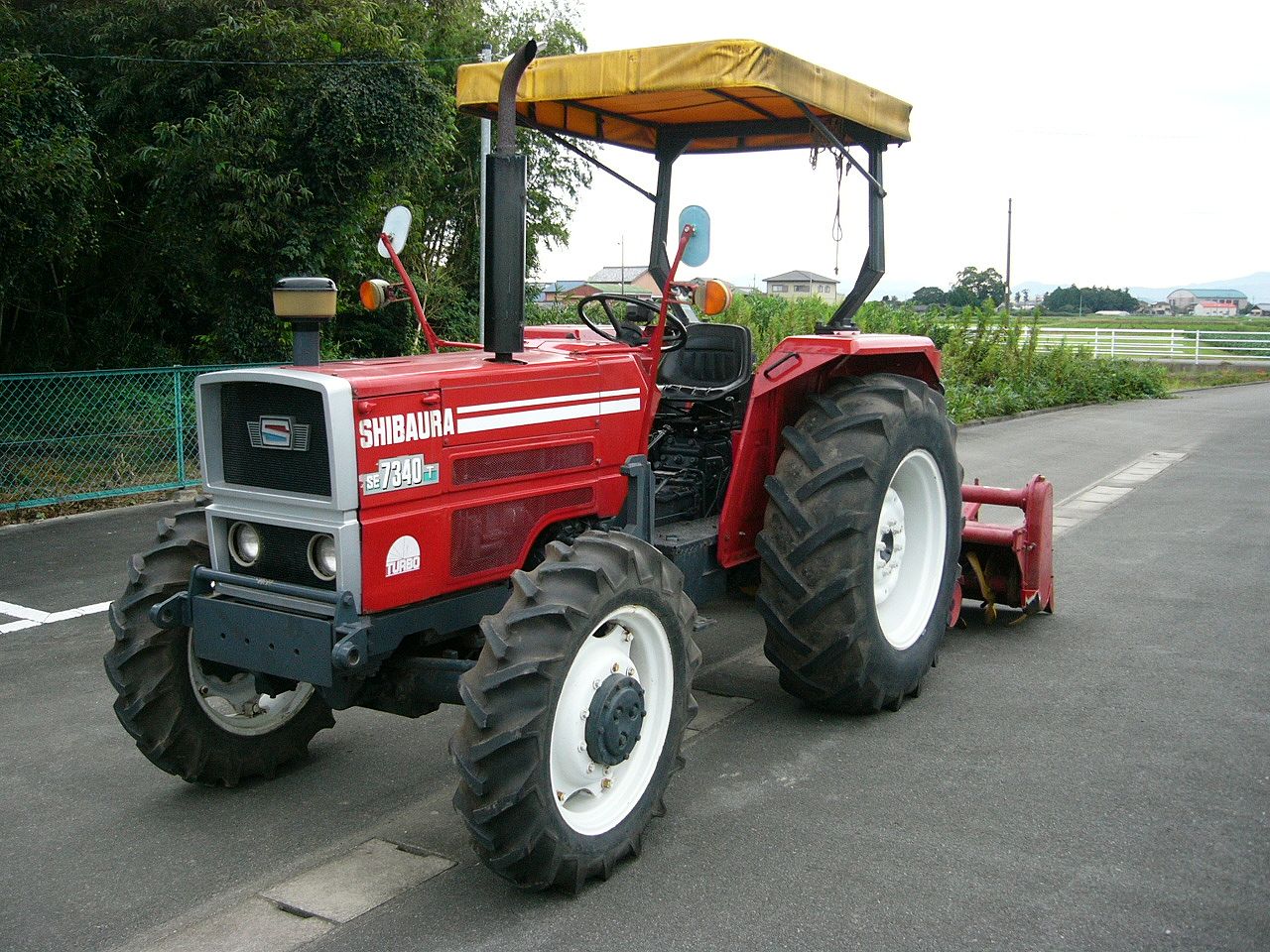シバウラ トラクター 写真