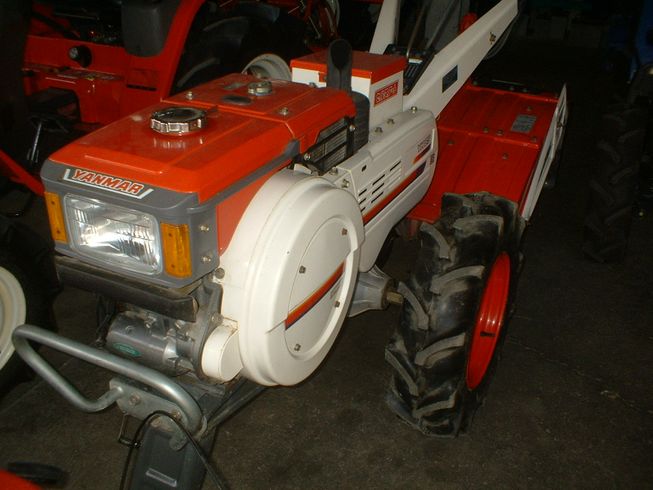 ヤンマー 耕運機 写真
