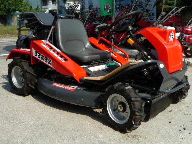 草刈機（乗用モア） CM141 写真２