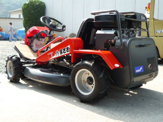 草刈機（乗用モア） CM141 写真４