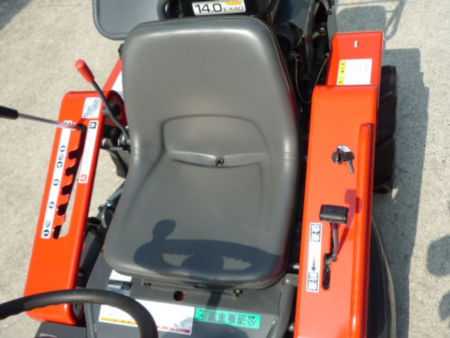 草刈機（乗用モア） CM141 写真５