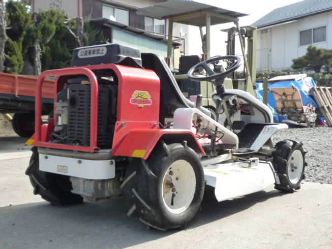 草刈機（乗用モア） RM85B 写真３