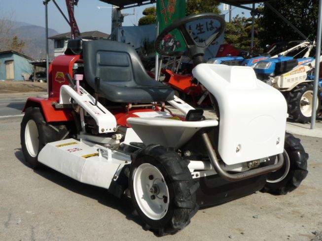 草刈機（乗用モア） RM85B 写真２