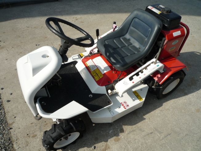 草刈機（乗用モア） RM85B 写真５