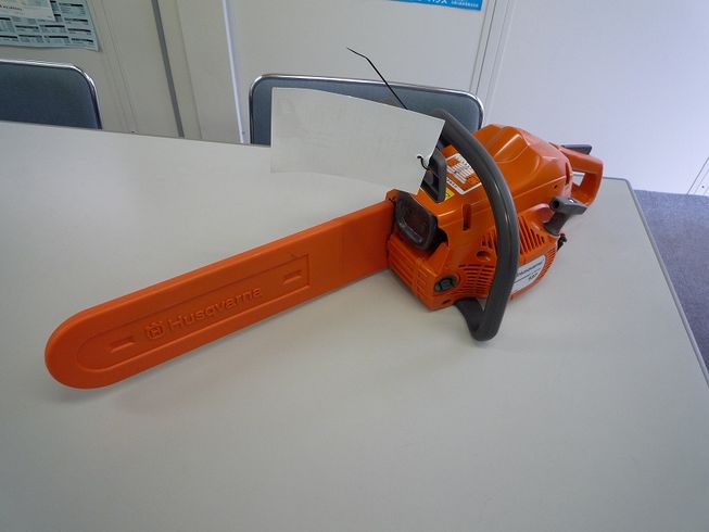 ハスクバーナ チェーンソー 写真