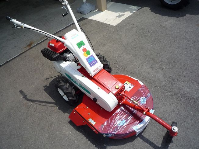 オーレック 自走草刈機 写真