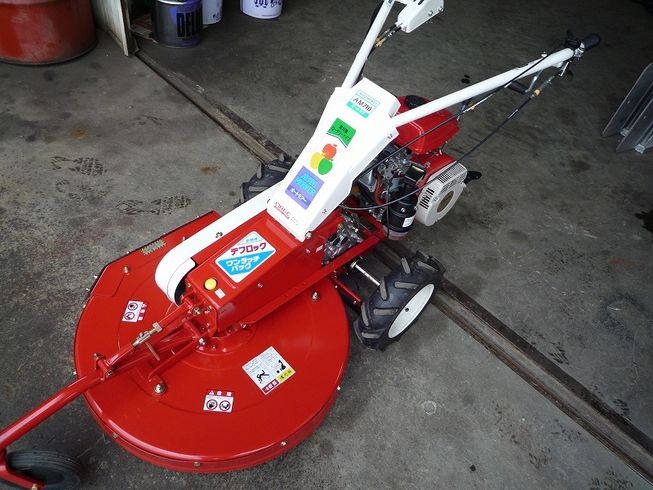 自走草刈機 AM-71B 写真２
