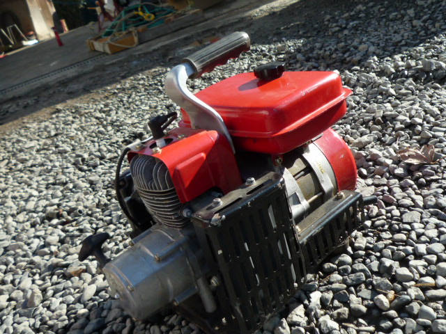 発電機 DEG-600 写真４