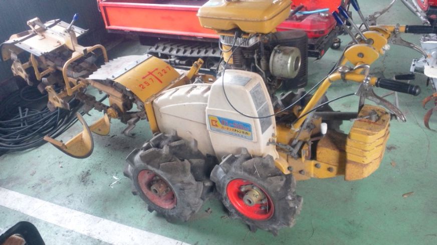 バロネス トレンチャー 写真