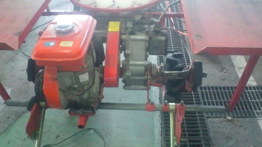 タバコ移植機  KT-1 写真４