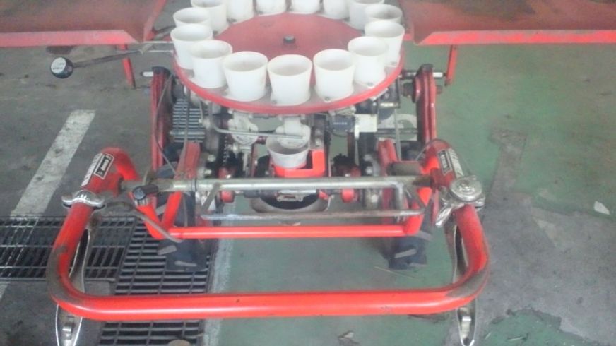タバコ移植機  KT-1 写真３