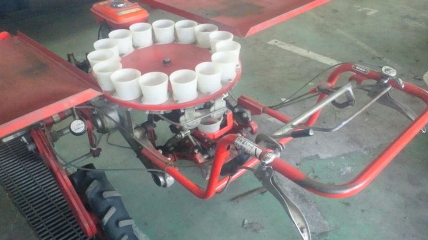 タバコ移植機  KT-1 写真２