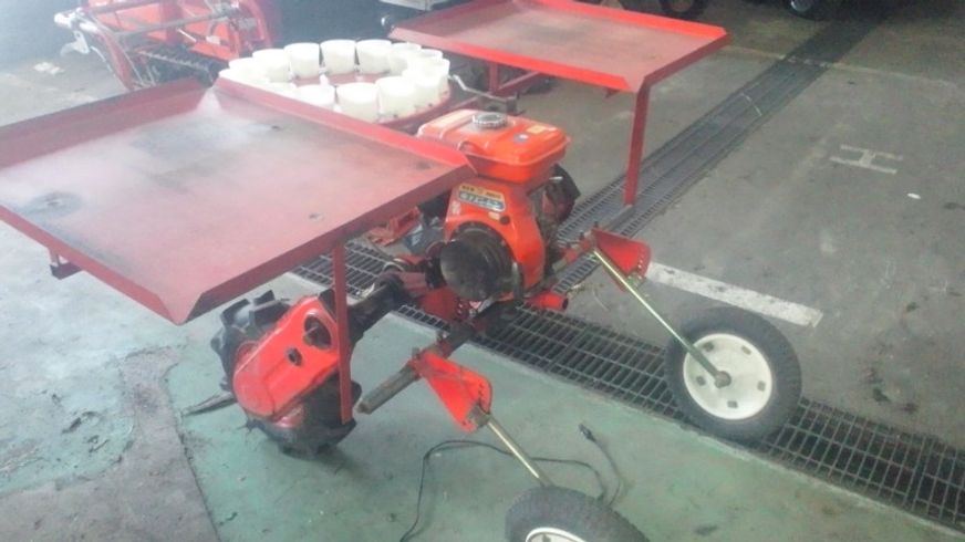 ヘルパー号 タバコ移植機 写真