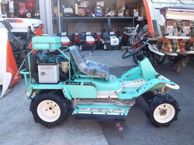 佐藤製作所 乗用草刈機 写真