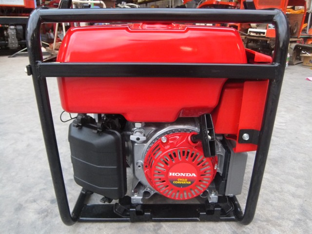 発電機 EB26 写真２