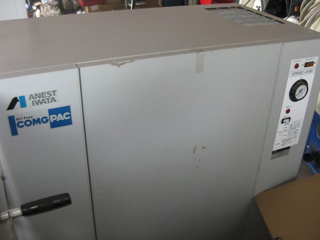 アネスト岩田 コンプレッサー 写真