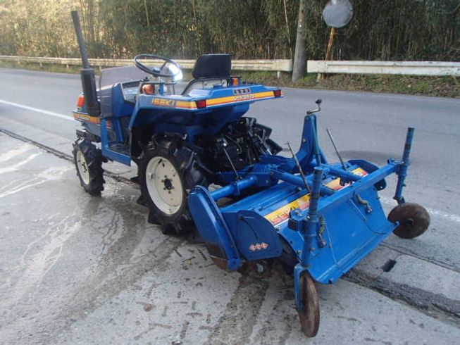 トラクター  TU140   写真２