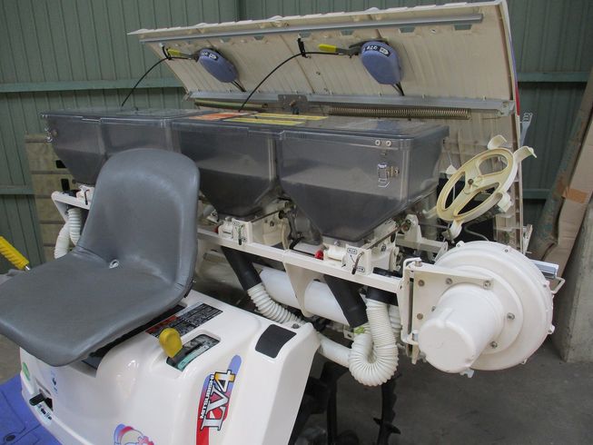 田植機 ＬＶ4 写真５