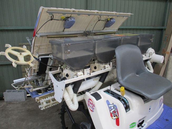 田植機 ＬＶ4 写真７